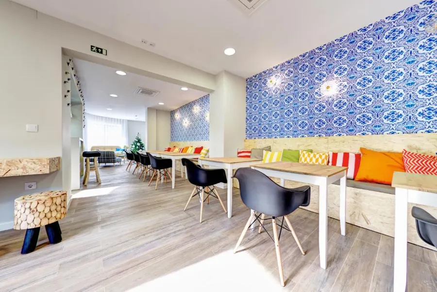 Sala de pequeno-almoço com azulejos